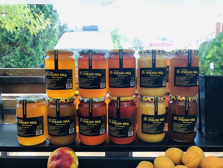 Мед 100 % натурален пчелен мед.