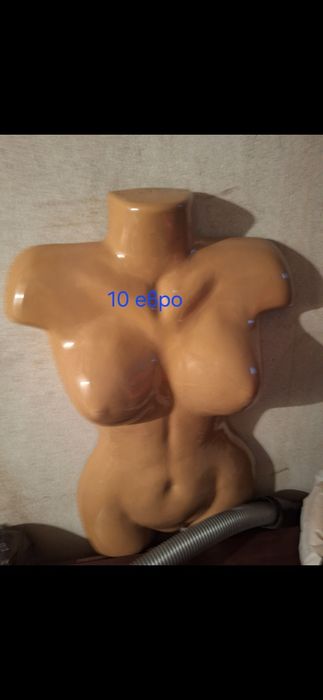 Манекени за магазини