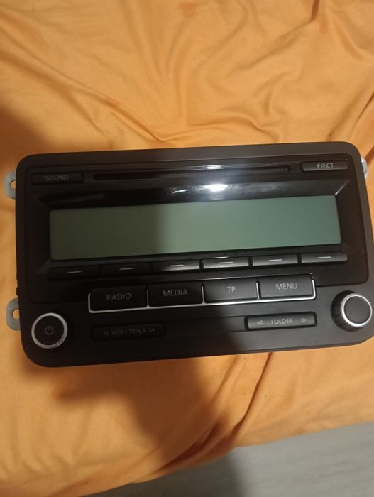 Radio CD Auto VW GOLF 6 necodat in stare Impecabilă.