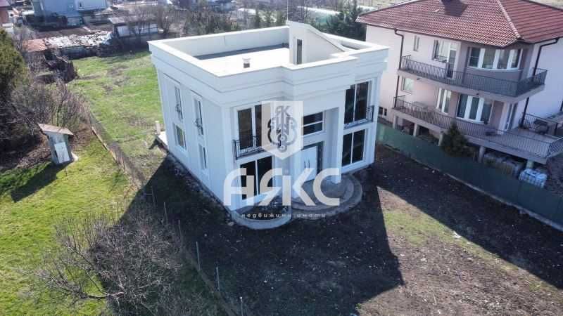 Продава се Къща в Костинброд - 370 кв.м за 1109 €/кв.м - Снимка #2