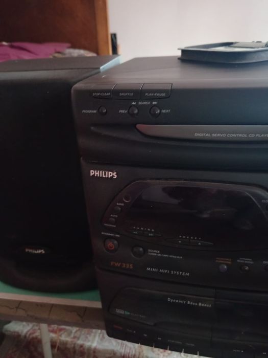 Vând combina muzicala Philips