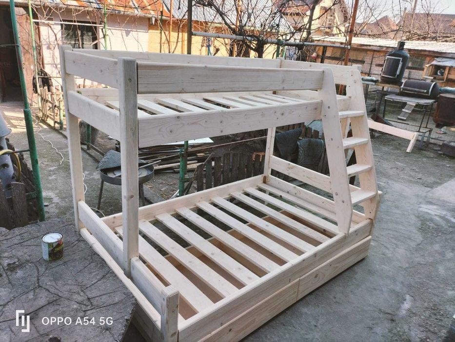 Pat etajat pentru trei persoane