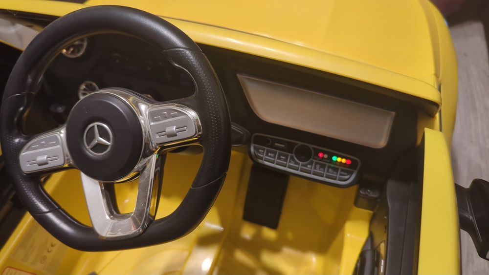 Masinuta electrica cu telecomanda