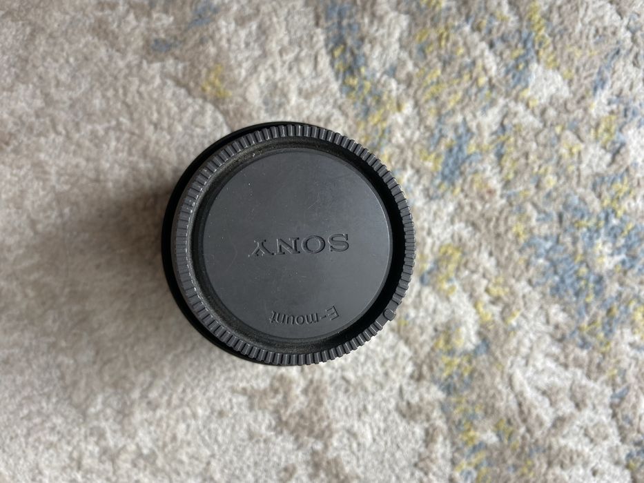 Sony FE 85mm f/1.8 объектив