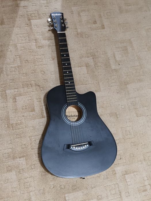Продам гитару RockStar в хорошем состоянии
