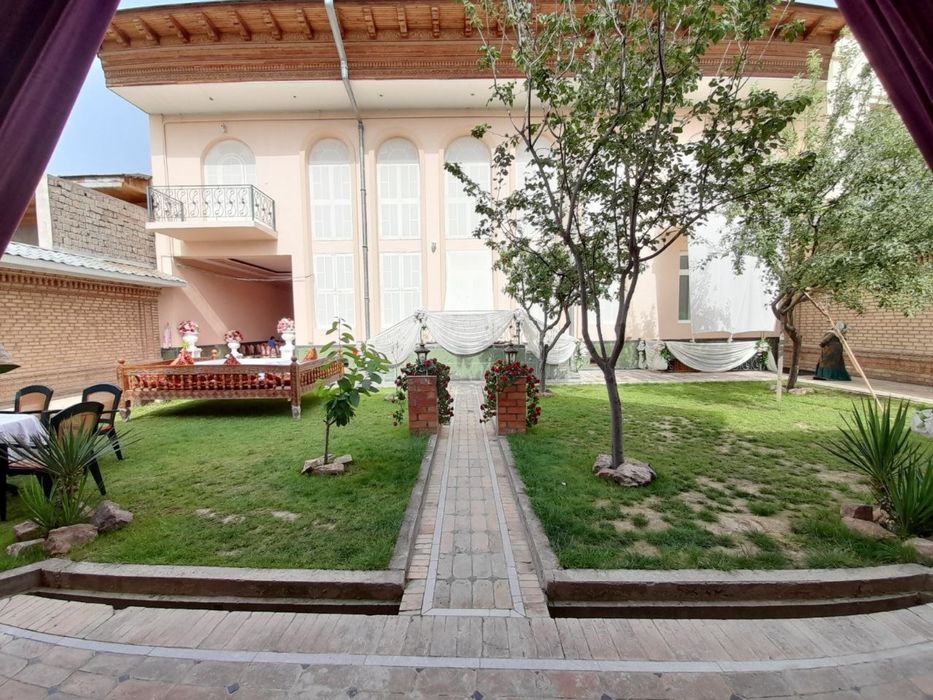 Иззада катта учаска сотилади