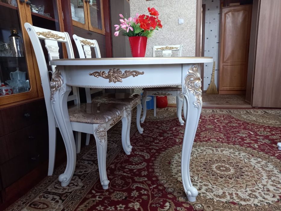 Продам стол и стулья