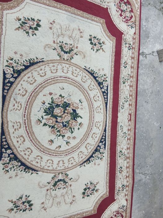 Гилам сотилади холати урта. Бутун ертилмаган