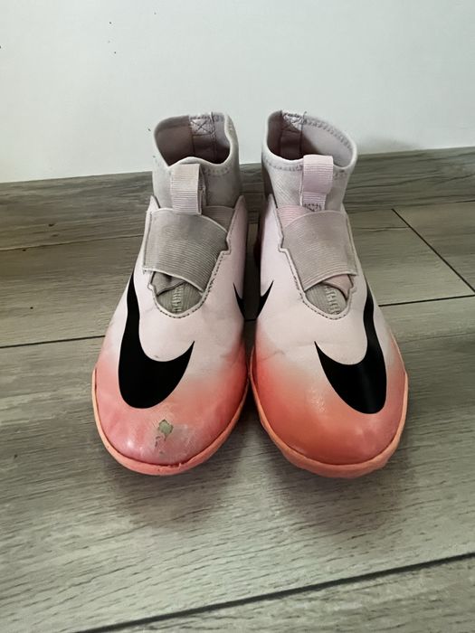 Adidasi fotbal nike