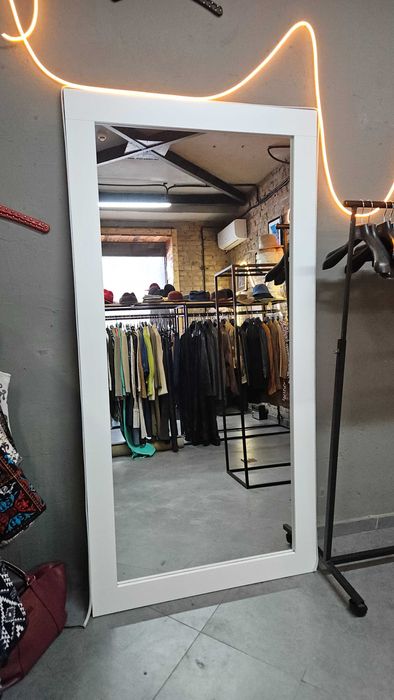 Зеркало в раме в полный рост