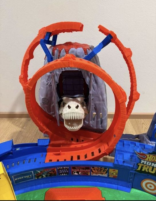 Hot Wheels писта - Monster Trucks - T-Rex Volcano Arena Playset