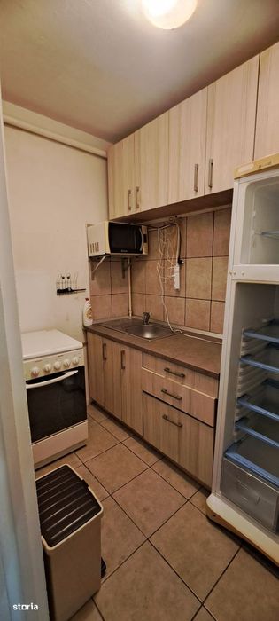 Costin Georgian metrou, garsoniera. parter/10