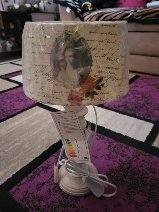 Veioza noua cu eticheta si cu folie