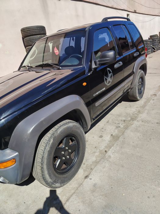 Vând jeep cherokee