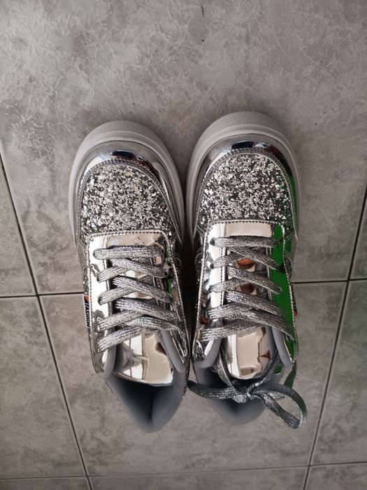 Дамски сребърни маратонки