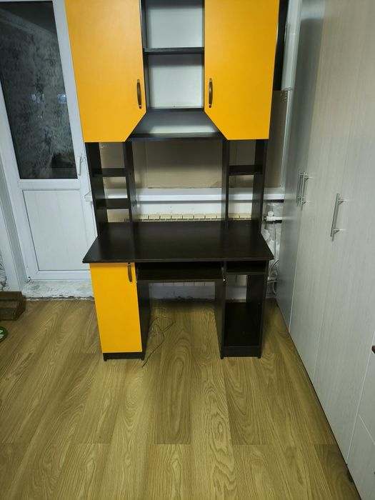 Продам компьютерный стол