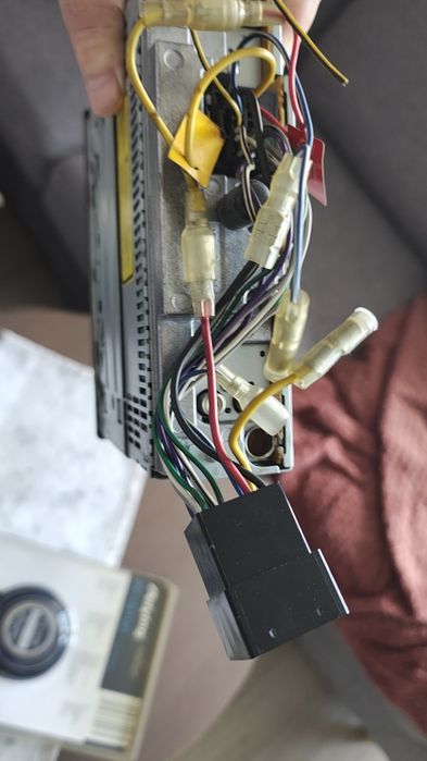 СД тунер за автомобил. Мощност 4 по 50 вата MOSFET усилвател.