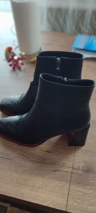 Продаю Женские ботинки