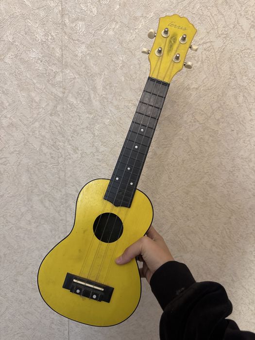 Продам б/у укулеле
