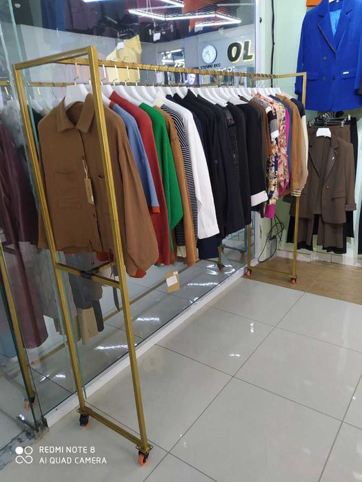 Вешалка для одежды для магазтнов одежды