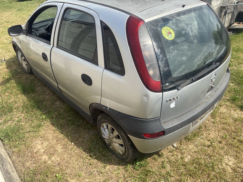 Dezmembrez Opel Corsa 1.2 benzina an 2004