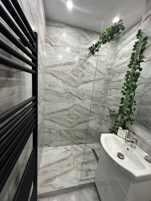 Se vinde garsonieră modernă, complet renovată de la 0, situată într-o zonă foarte liniștită din Blaj – Câmpia Libertății (G3, etaj 1)