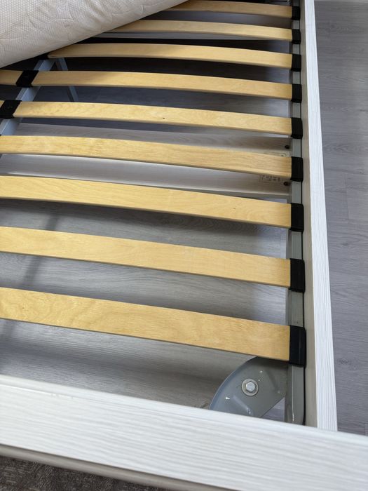 Двуспальняя кровать