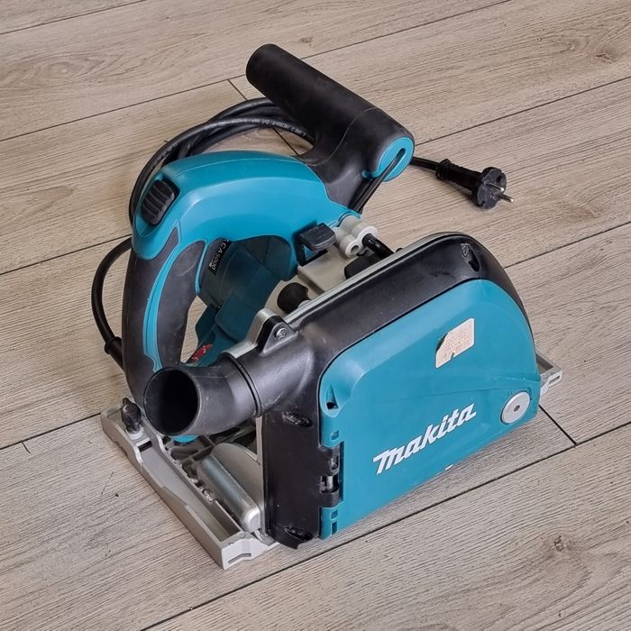 Amanet F28: Fierastrau circular Makita CA5000