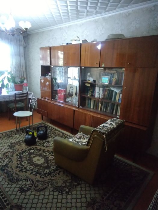 Продам 4 ех комнатную квартиру