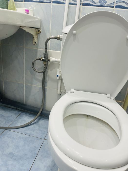 Унитаз,туалет.В хорошем состоянии