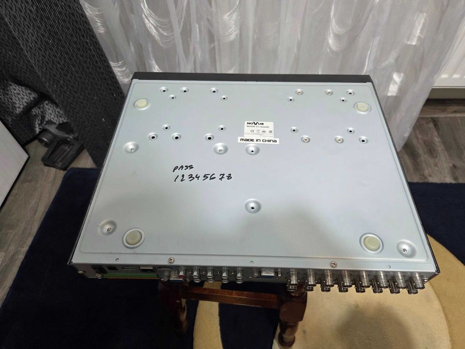 DVR/NVR hibrid 16ch AHD + 24 IP 4TB Novus NHDR-5116AHD