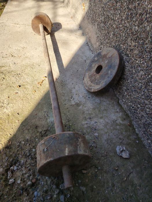 1ta 40 kg shtanga  2ta 20 kgli tosh sotiladi