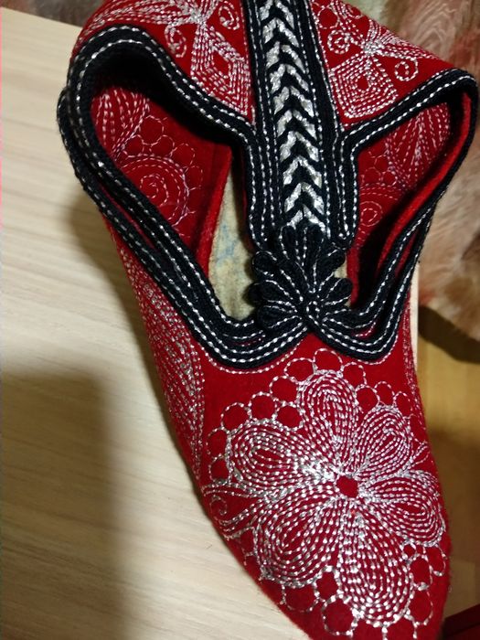 Нови ръчно изработени и бродирани родопски терлици