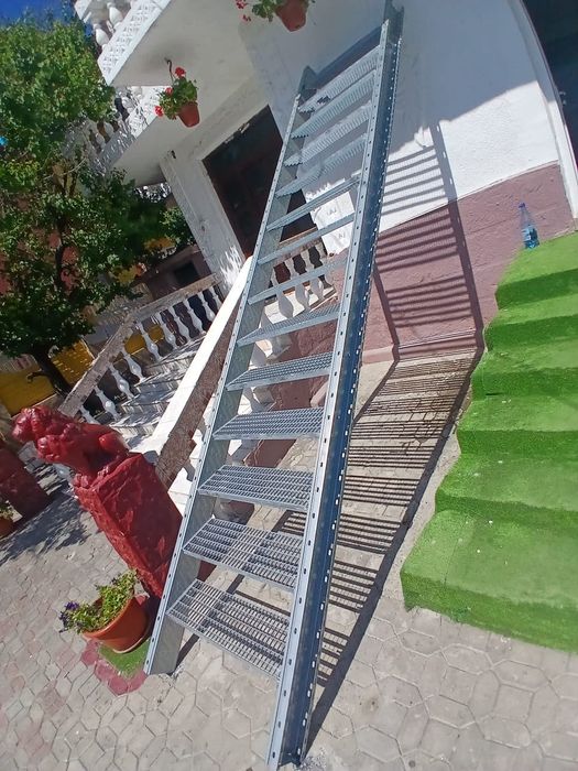 Scări zincate galvanizate