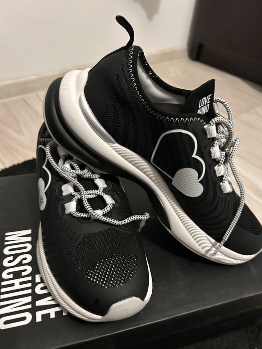 Adidasi dama Love Moschino
