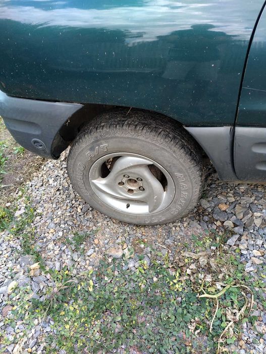 Продавам Toyota RAV4