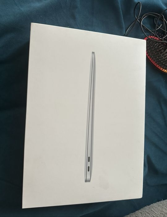 Продам MacBook Air 2020 (Макбук)