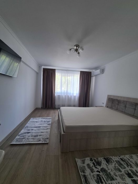 Inchiriez apartament ultracentral  etaj 2