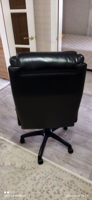 Продам кресло офисное.