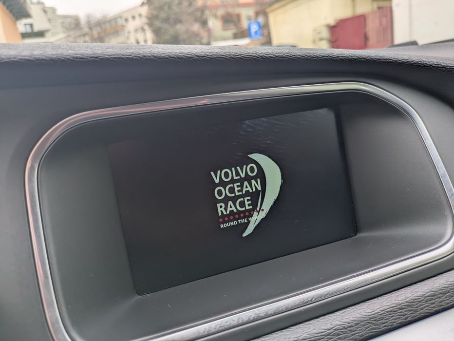 Volvo V40 Cross Country blue ocean