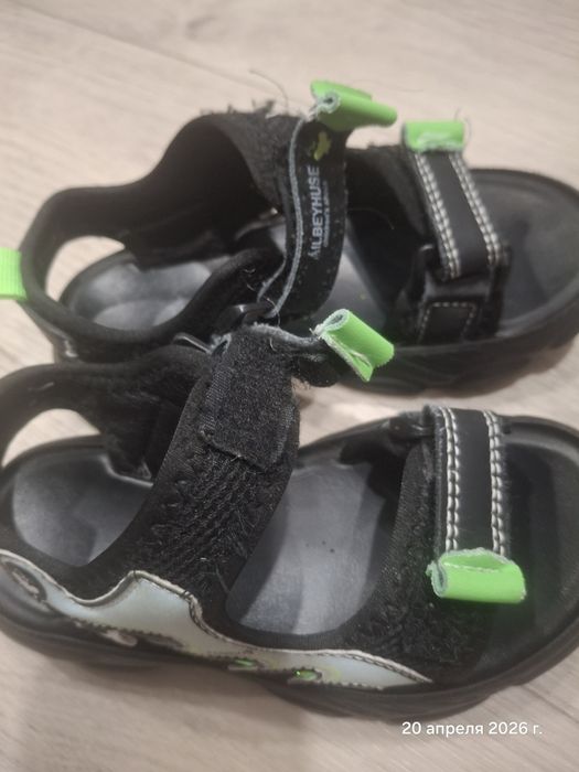 Отдам сандали на мальчика (4-5лет)