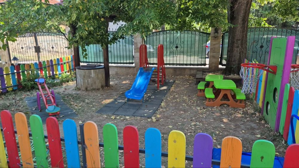 Ограда цветна за детска площадка
