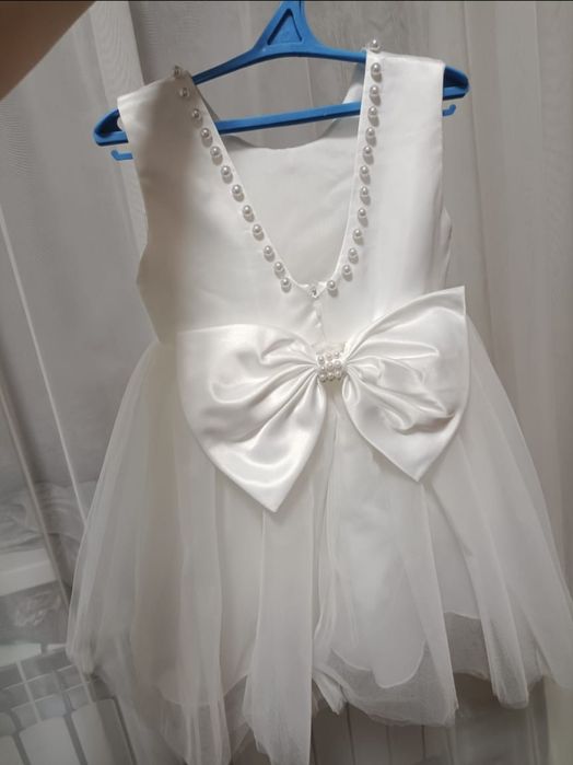 Продам Платья 4-5 лет