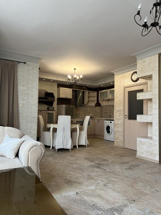 Дава се под наем Двустаен апартамент в Варна, Зимно кино Тракия - 101 кв.м за 700 € - Снимка #1