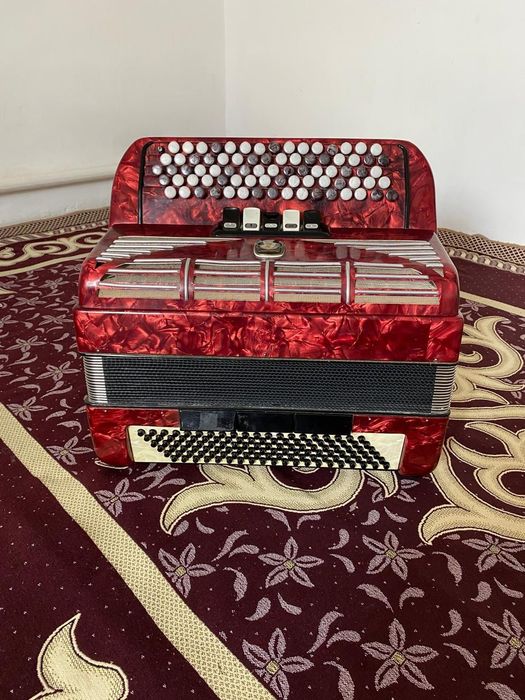 Б/у Баян сатылады