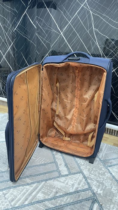 Продам дорожный чемодан