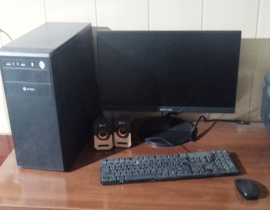 Компьютер для работы и игры.