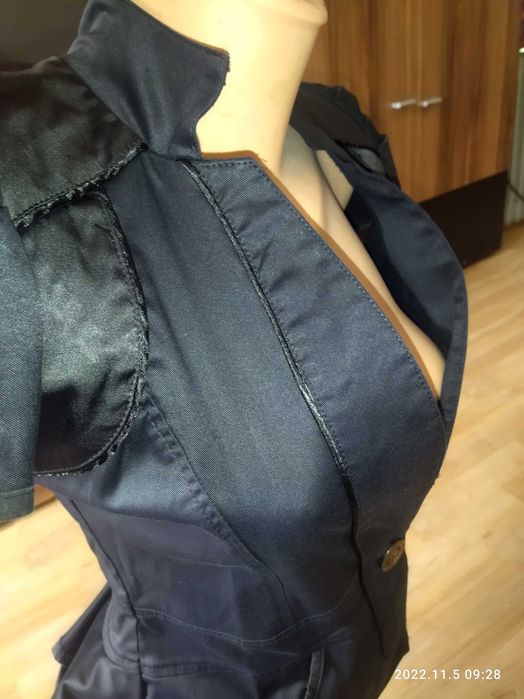 Бутиково дамско сако пеплум S размер