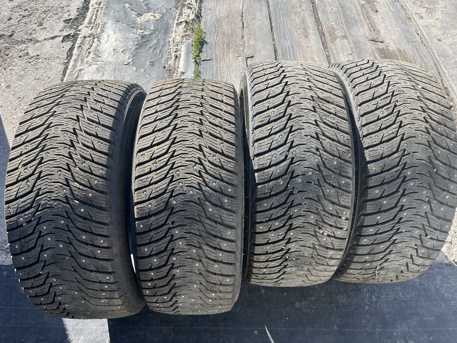 Продаются шины шипованные