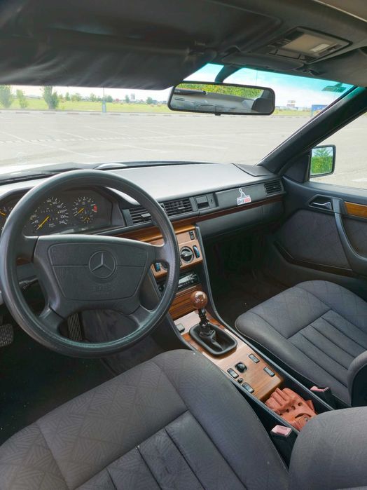 MERCEDES-BENZ E-Class 1993 — imagine 4